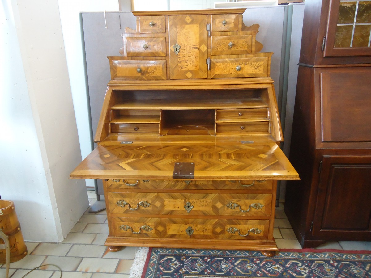 (148'125) - Barocksekretr von 1750 im BrockiShop am 22. November 2013
