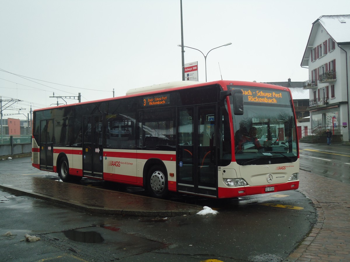 (148'127) - AAGS Schwyz - Nr. 38/SZ 57'338 - Mercedes am 23. November 2013 beim Bahnhof Schwyz