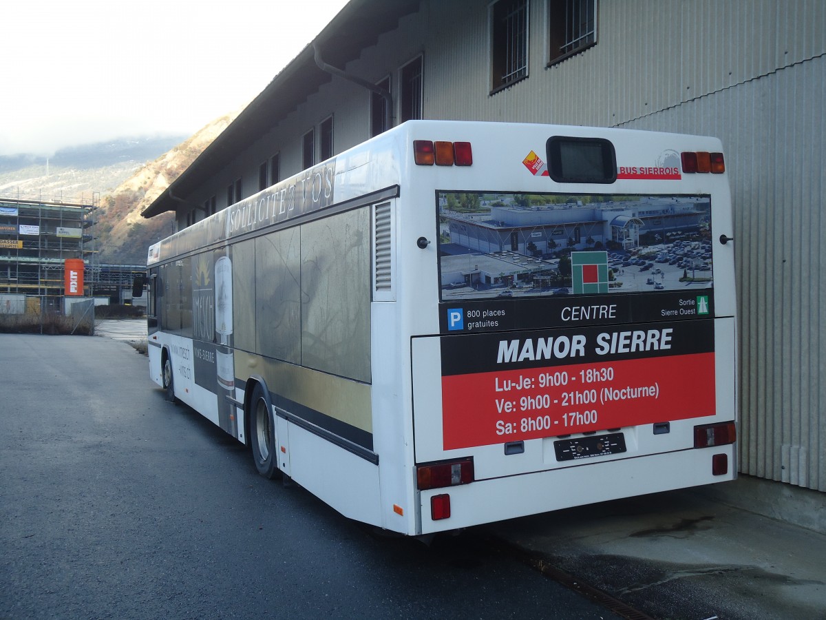 (148'561) - BS Sierre - Neoplan am 29. Dezember 2013 beim Bahnhof Leuk