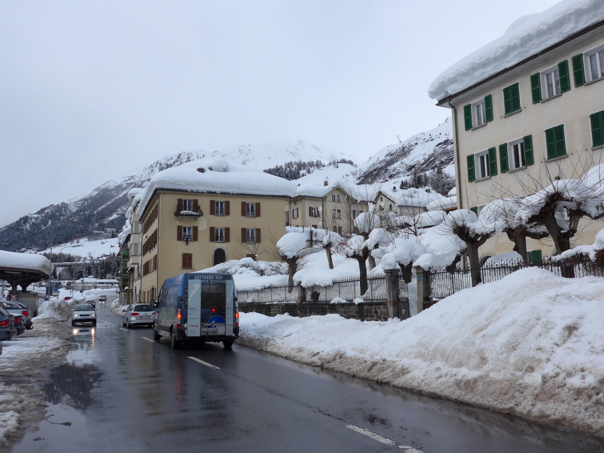 (148'788) - Die Bahnhofstrasse in Airolo am 9. Februar 2014