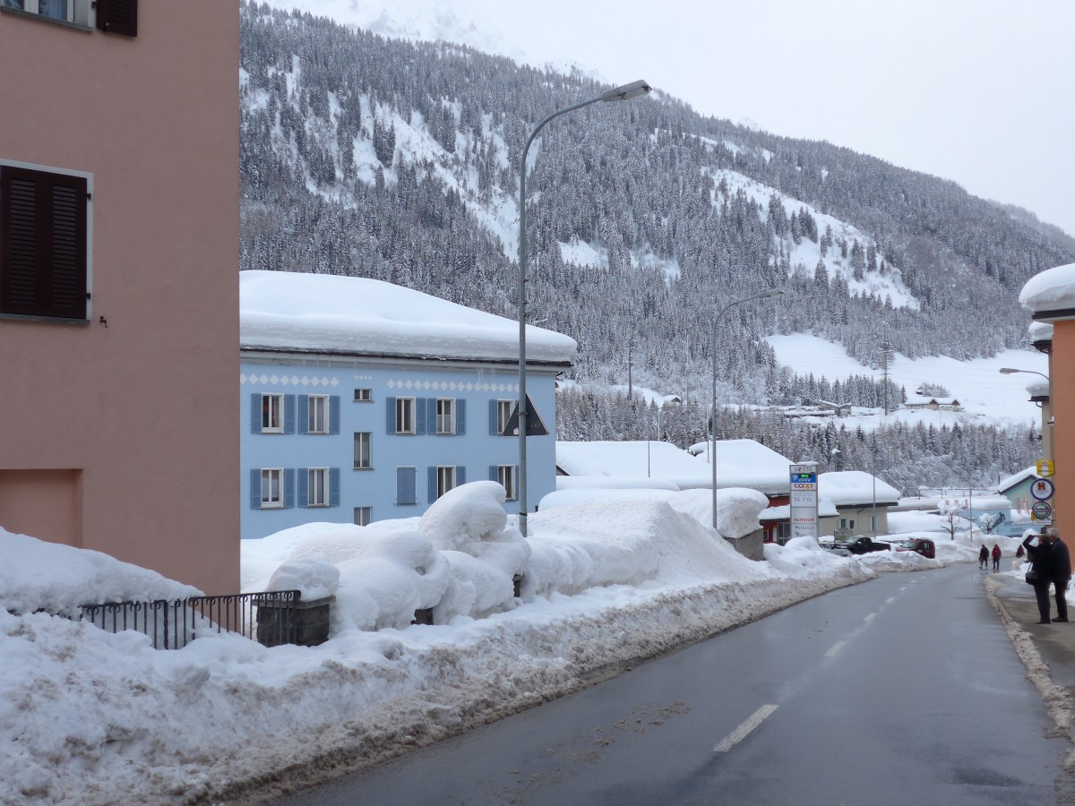 (148'801) - Die Bahnhofstrasse in Airolo am 9. Februar 2014