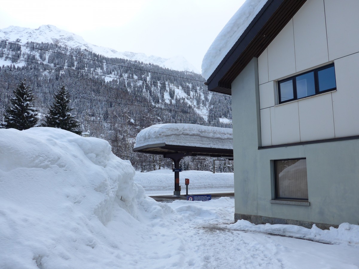 (148'822) - Viel Schnee im Bahnhof von Airolo am 9. Februar 2014