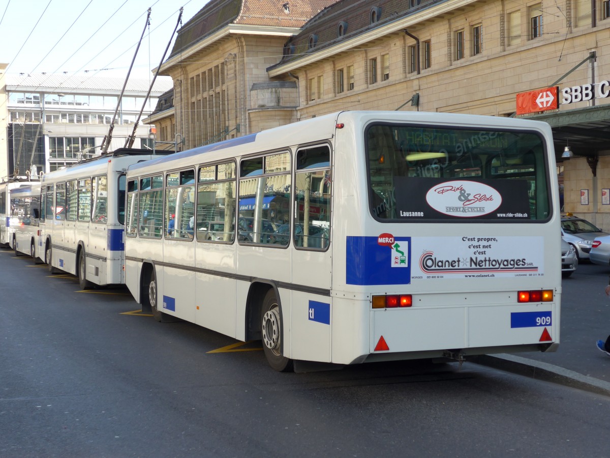 (149'263) - TL Lausanne - Nr. 909 - Lanz+Marti/Hess Personenanhnger am 9. Mrz 2014 beim Bahnhof Lausanne