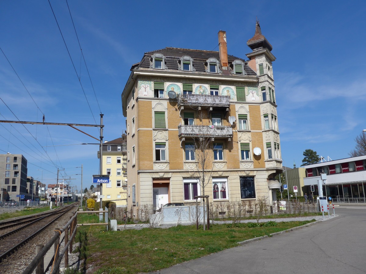 (149'443) - Historisches Gebude beim Bahnhof Arbon am 29. Mrz 2014
