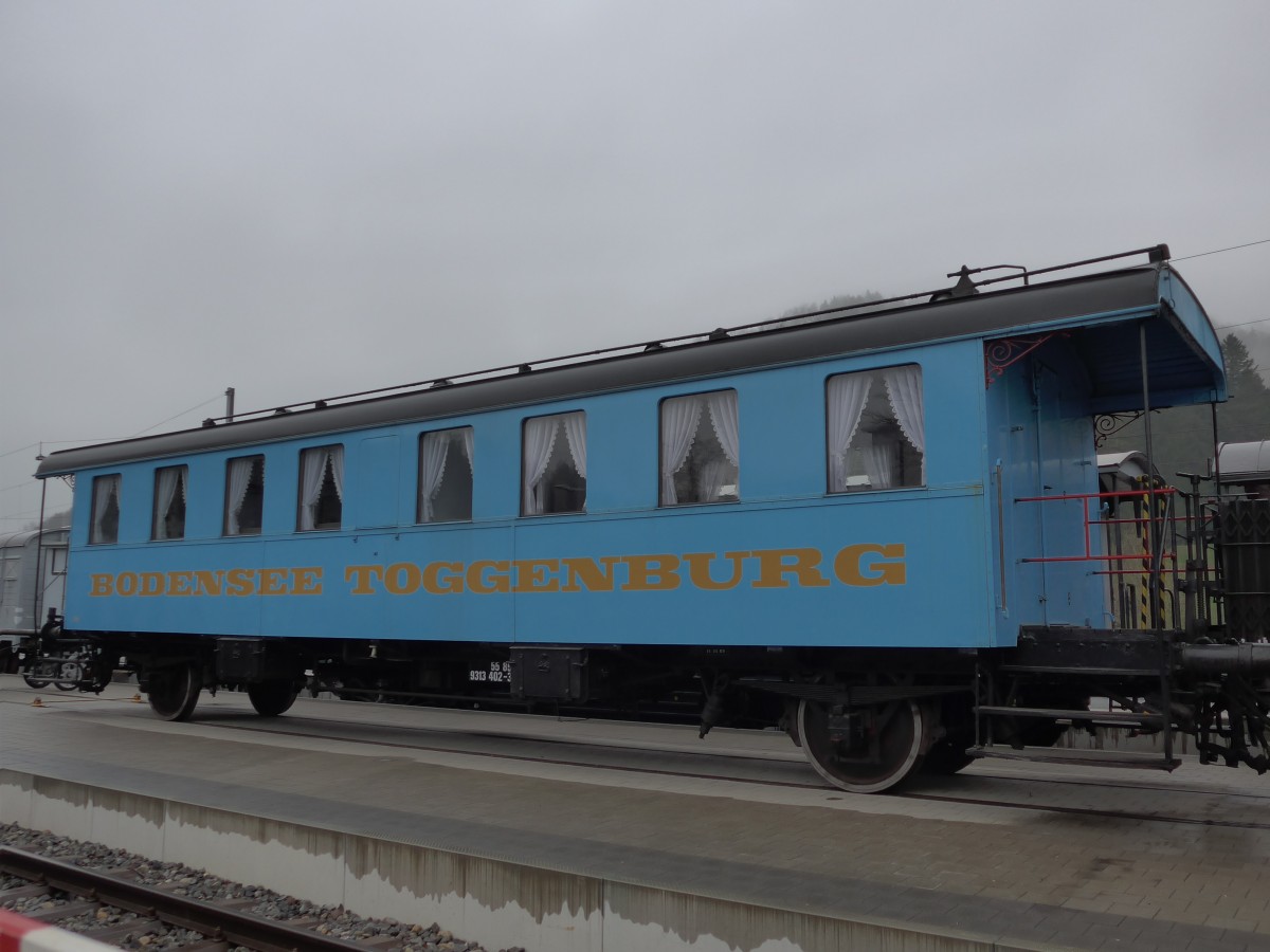 (149'563) - BT-Personenwagen - Nr. 402 - am 6. April 2014 im Bahnhof Bauma