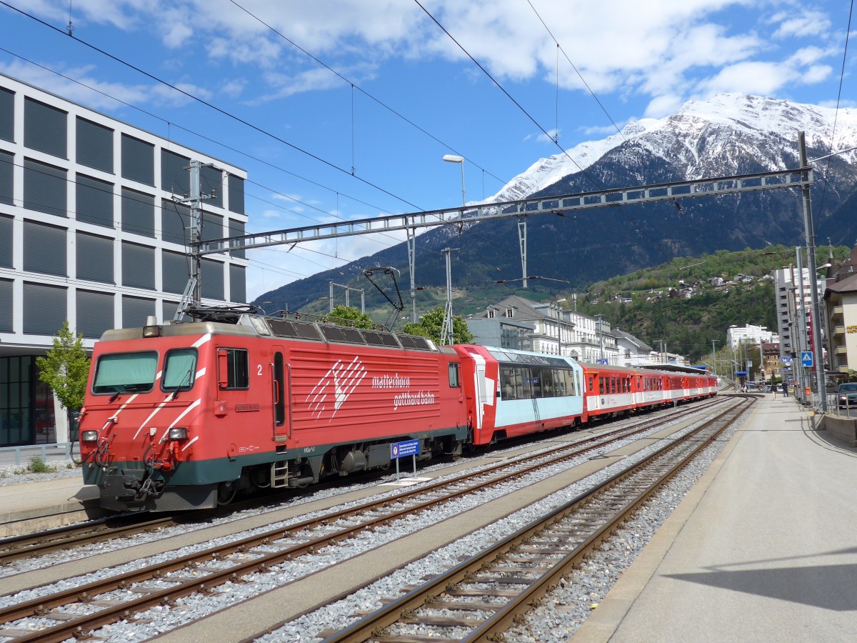 (149'688) - Matterhorn-Gotthard-Bahn - Lokomotive Nr. 2 - am 20. April 2014 im Bahnhof Brig