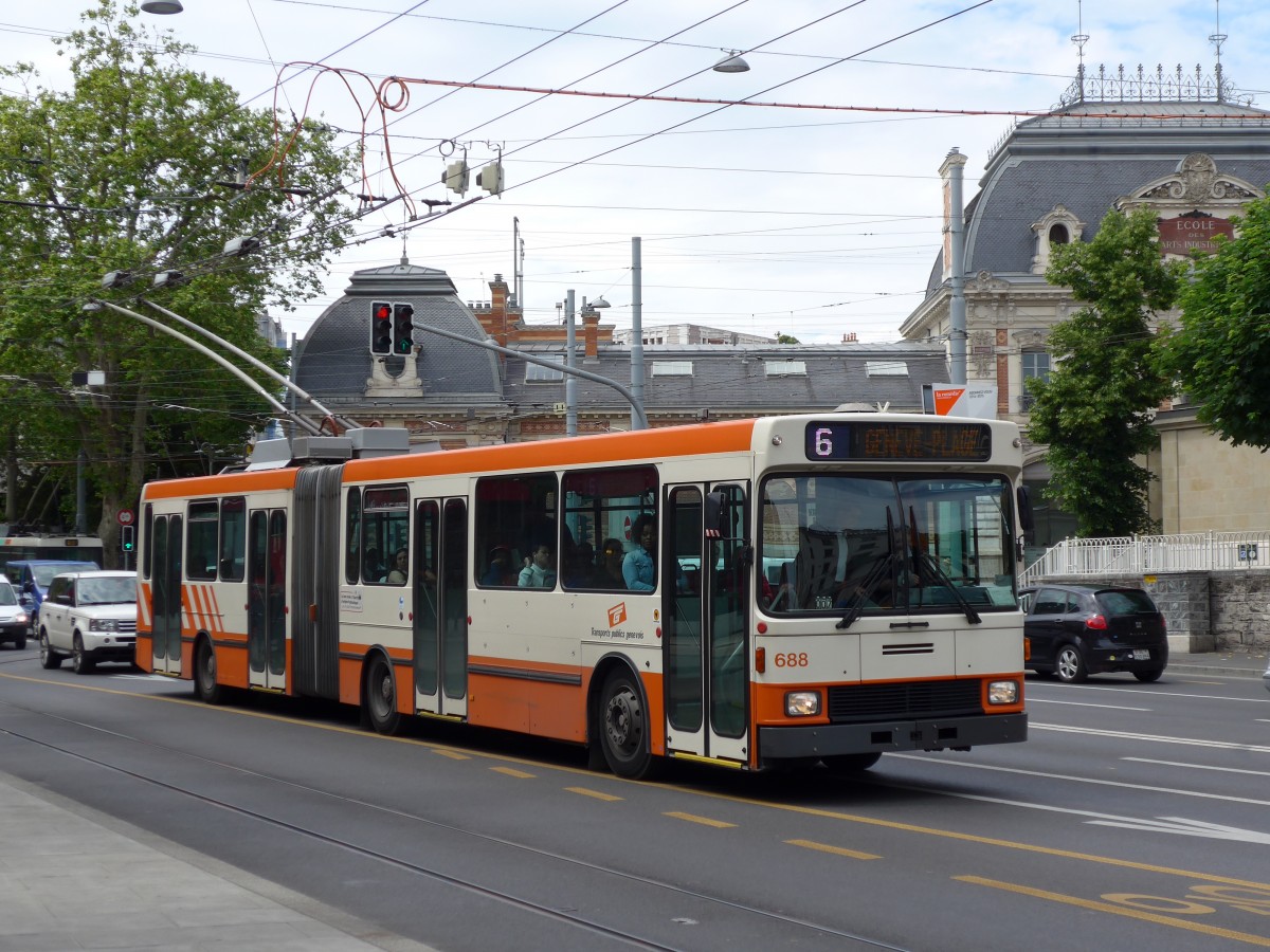 (150'880) - TPG Genve - Nr. 688 - NAW/Hess Gelenktrolleybus am 26. Mai 2014 in Genve, Place des Vingt-Deux-Cantons