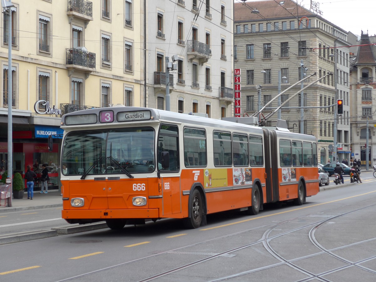 (150'892) - TPG Genve - Nr. 666 - Saurer/Hess Gelenktrolleybus am 26. Mai 2014 beim Bahnhof Genve