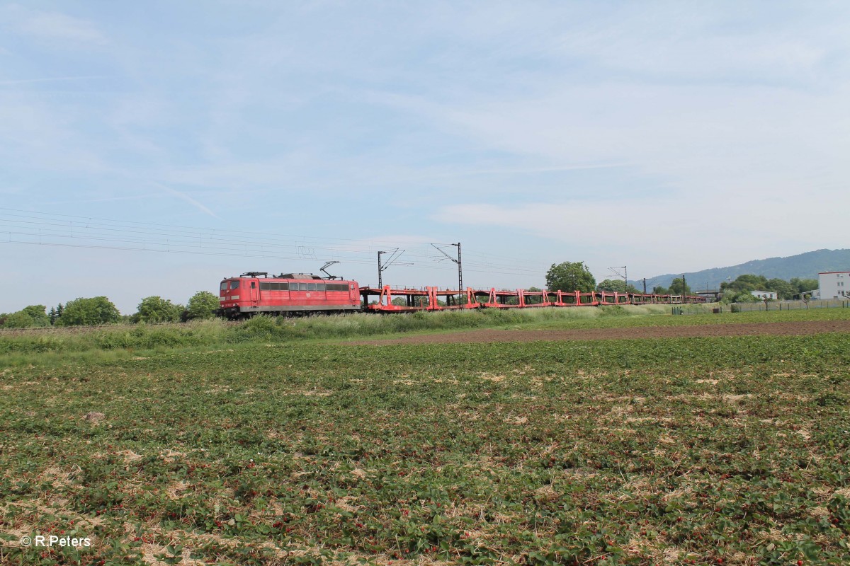 151 050-2 verlässt Weinheim (Bergstrasse) mit einem leeren Autotransportzug in Richtung Süden. 28.05.15