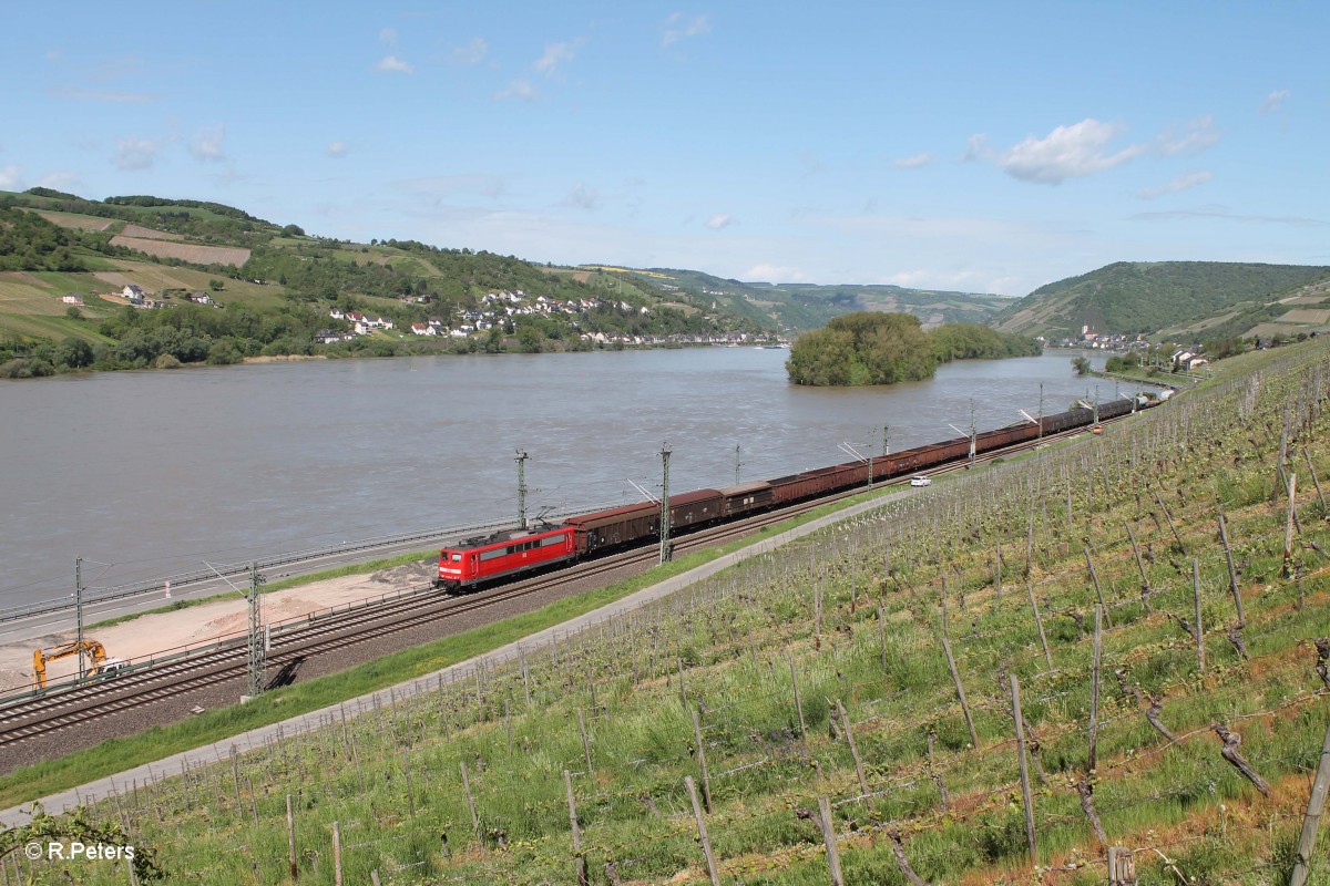 151 061-9 mit einem gemischten Gterzug kurz hinter Lorch am Rhein. 05.05.15