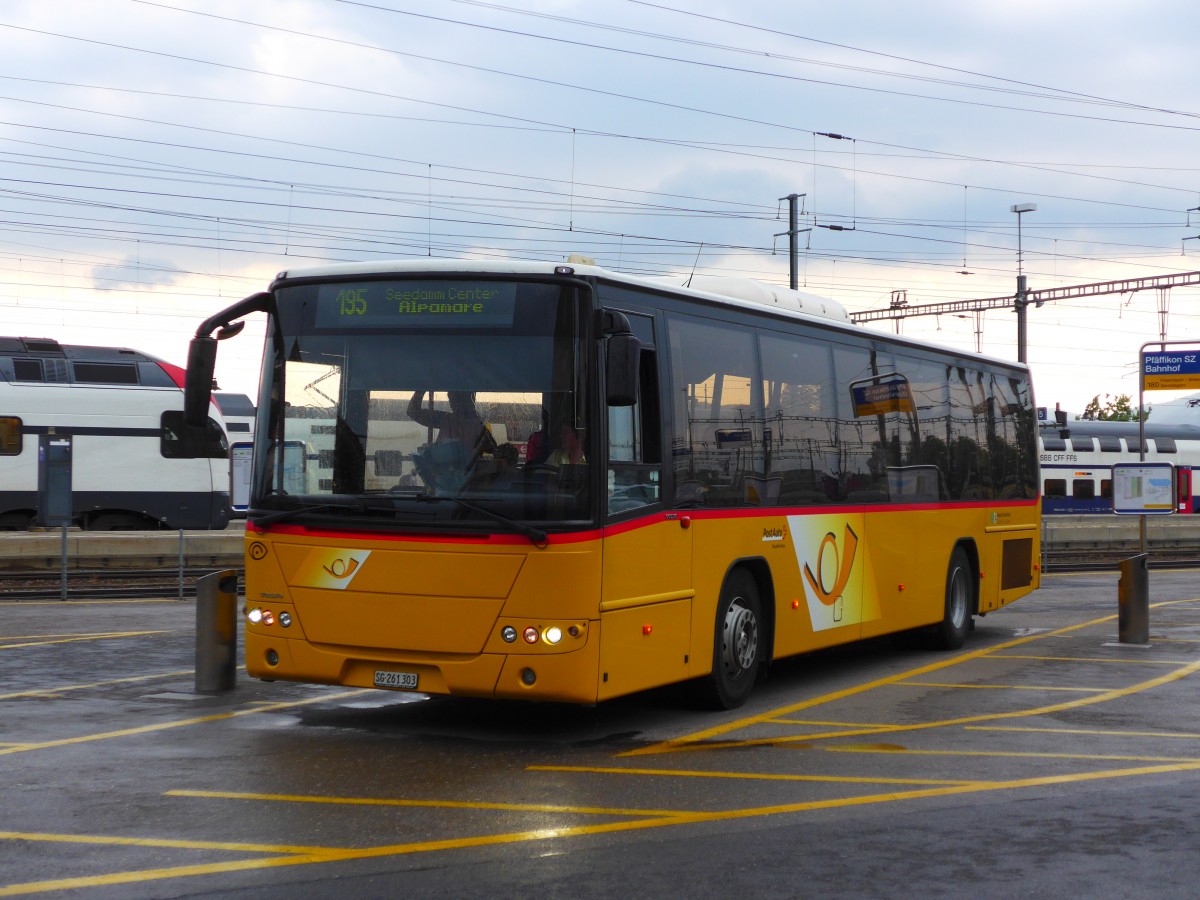 (151'829) - Casutt, Gossau - SG 261'303 - Volvo am 23. Juni 2014 beim Bahnhof Pfffikon (Einsatz Schuler)