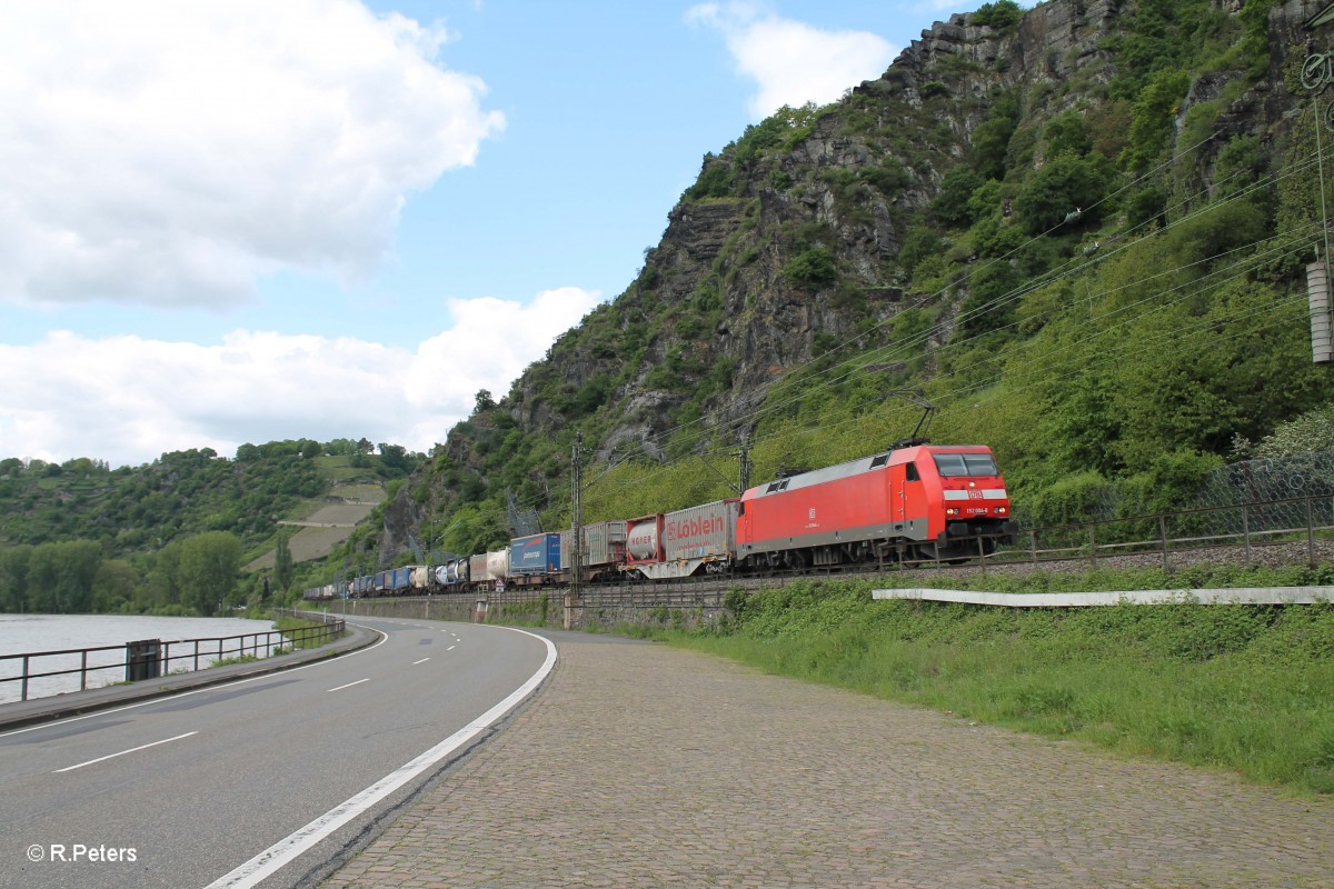 152 004-8 mit einem Panneuropa Wechselpritschenzug kurz hinter der Loreley. 07.05.15