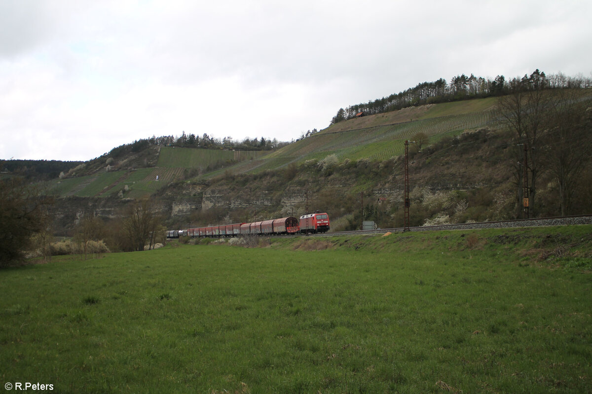 152 015-4 mit einem gemischten Güterzug zwischen Karlstadt und Himmelstadt. 28.03.24