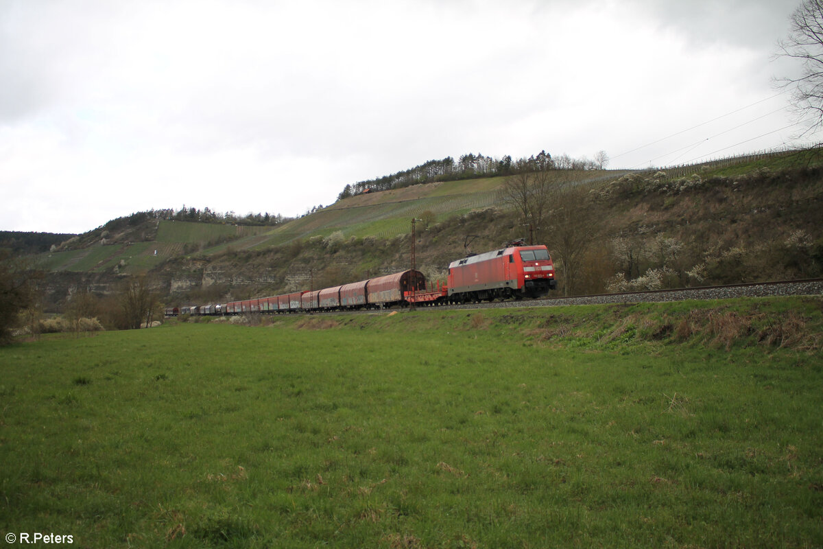 152 015-4 mit einem gemischten Güterzug zwischen Karlstadt und Himmelstadt. 28.03.24