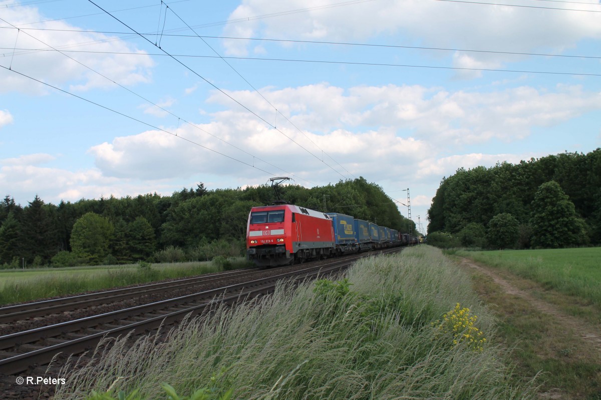 152 019-6 zieht einen LKW-Walter bei der Stromkreistrennstelle Bischofsheim. 20.05.15