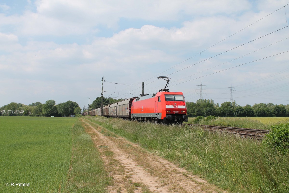 152 046-9 zieht einen gedeckten Gterzug bei Mainz-Bischofsheim. 21.05.15