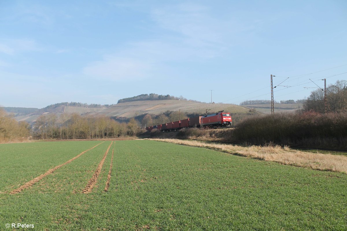 152 079-0 zieht ein Containerzug bei Himmelstadt. 16.03.17