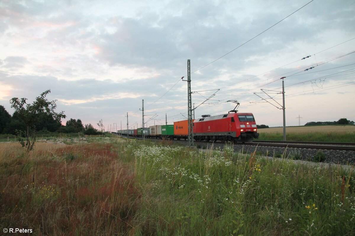 152 088-1 zieht bei Kleingrndlach mit einem Containerzug Richtung Nrnberg. 01.07.21