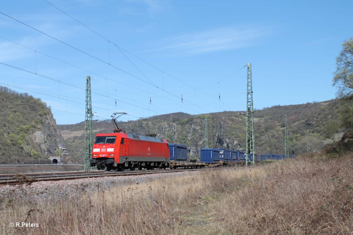 152 090-7 mit einem Containerzug beim Betriebsbahnhof Loreley. 20.03.14