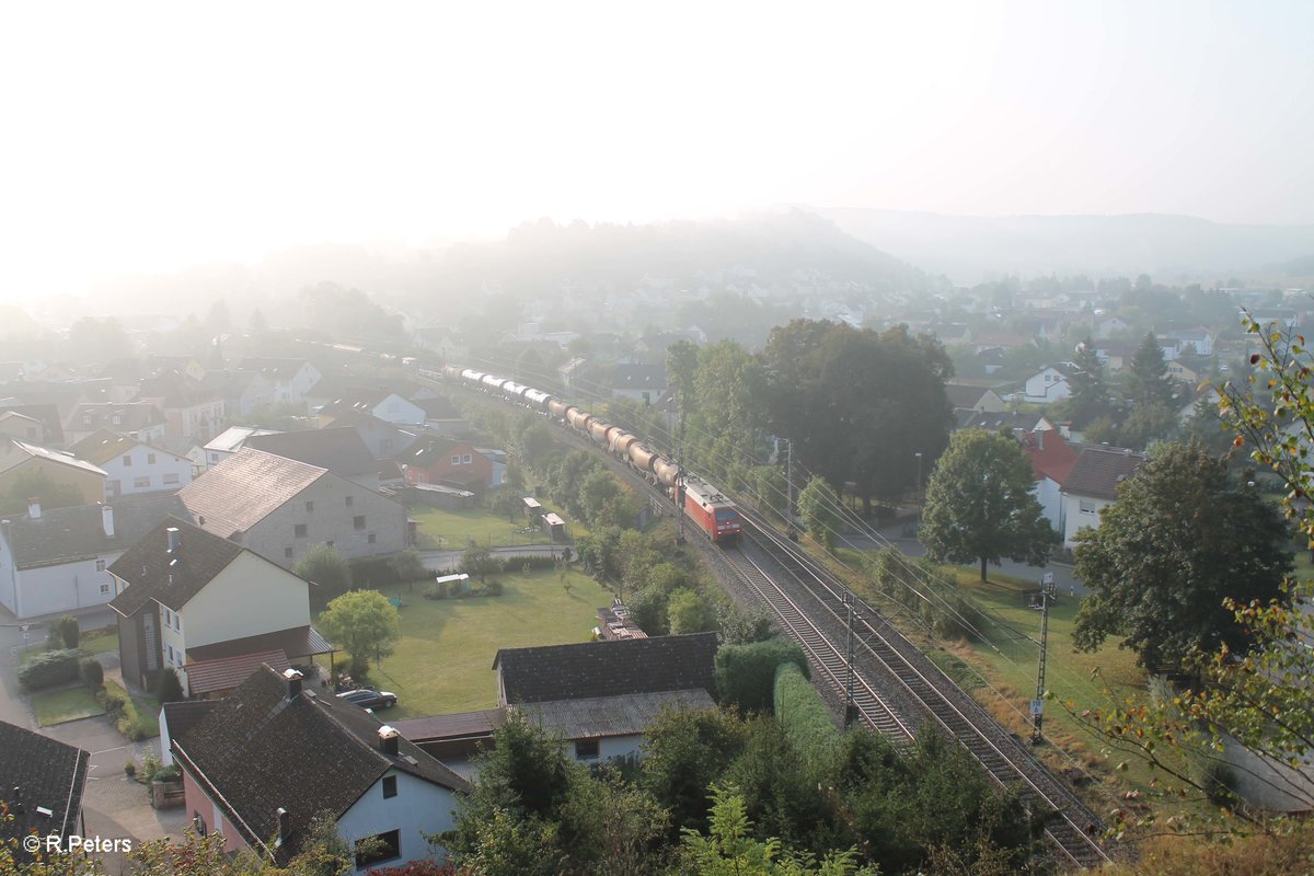 152 104-6 zieht durch Dollnstein mit dem EZ 51776 aus München kommend. 24.09.16