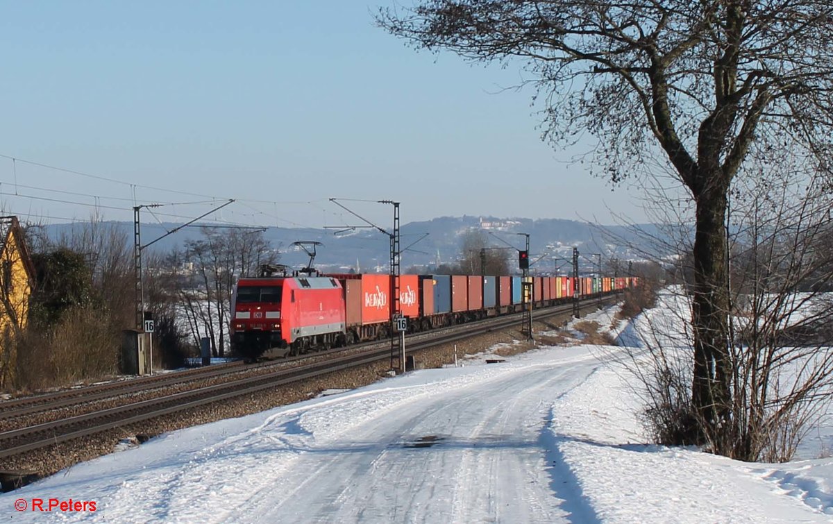 152 128-5 zieht ein Containerzug bei Pölling. 26.01.17