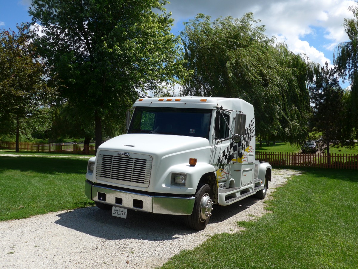 (152'258) - Freightliner - 127'179 F - am 9. Juli 2014 in Volo, Auto Museum