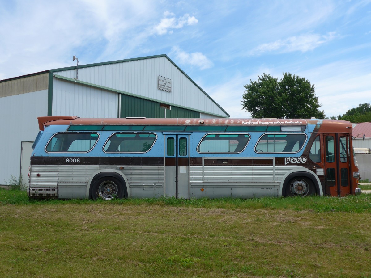 (152'542) - Pace Arlington Hights - Nr. 8006 - GMC am 11. Juli 2014 in Union, Railway Museum