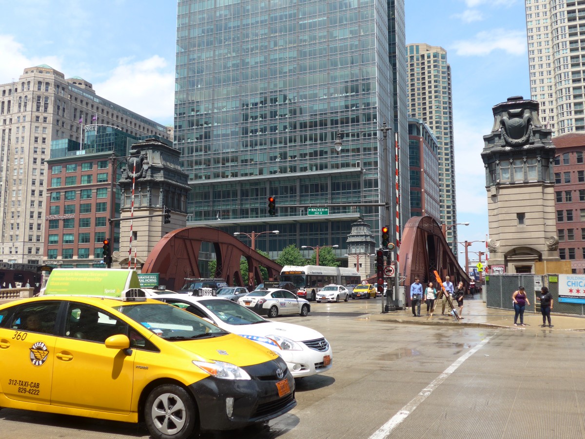 (152'715) - Viel Verkehr in Chicago am 14. Juli 2014