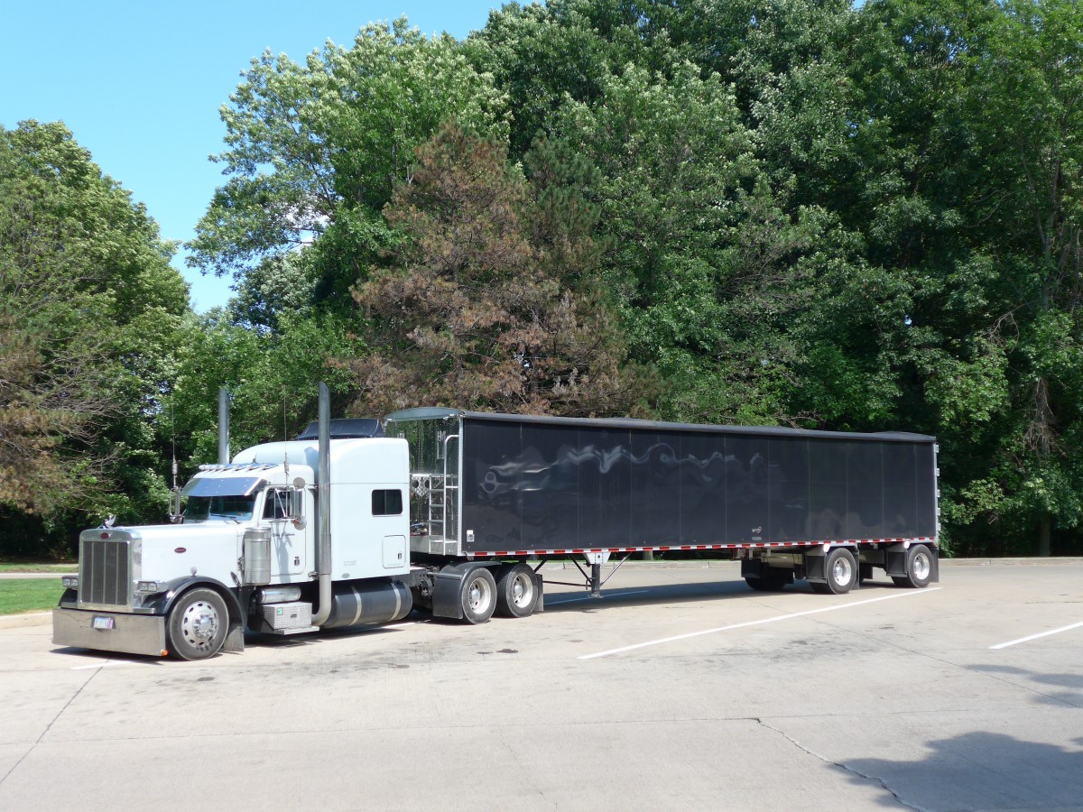 (152'789) - Peterbilt - AF 49'196 - am 15. Juli 2014 in Erie Pa, Rastplatz