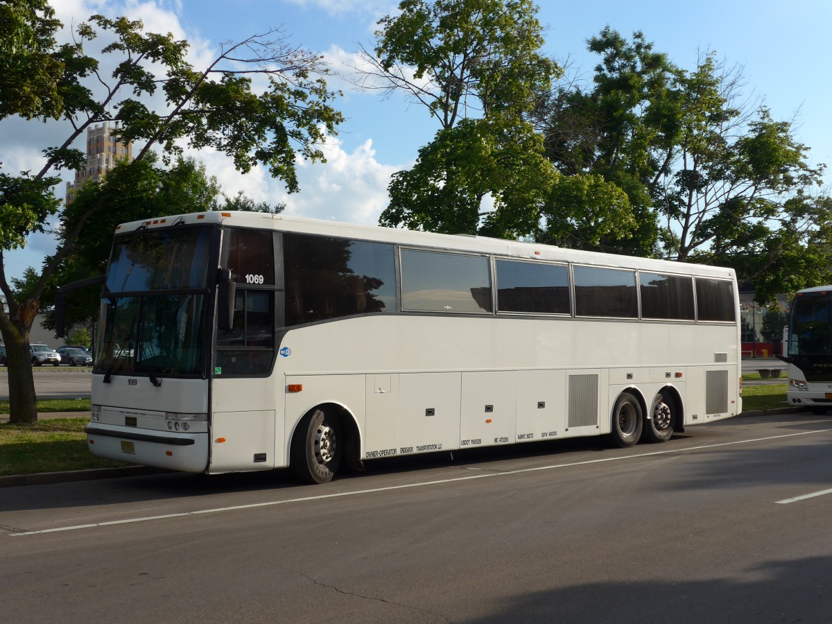 (152'821) - Endeavor, Miami - Nr. 1069/OXZ7953 - Van Hool am 15. Juli 2014 in Niagara Falls