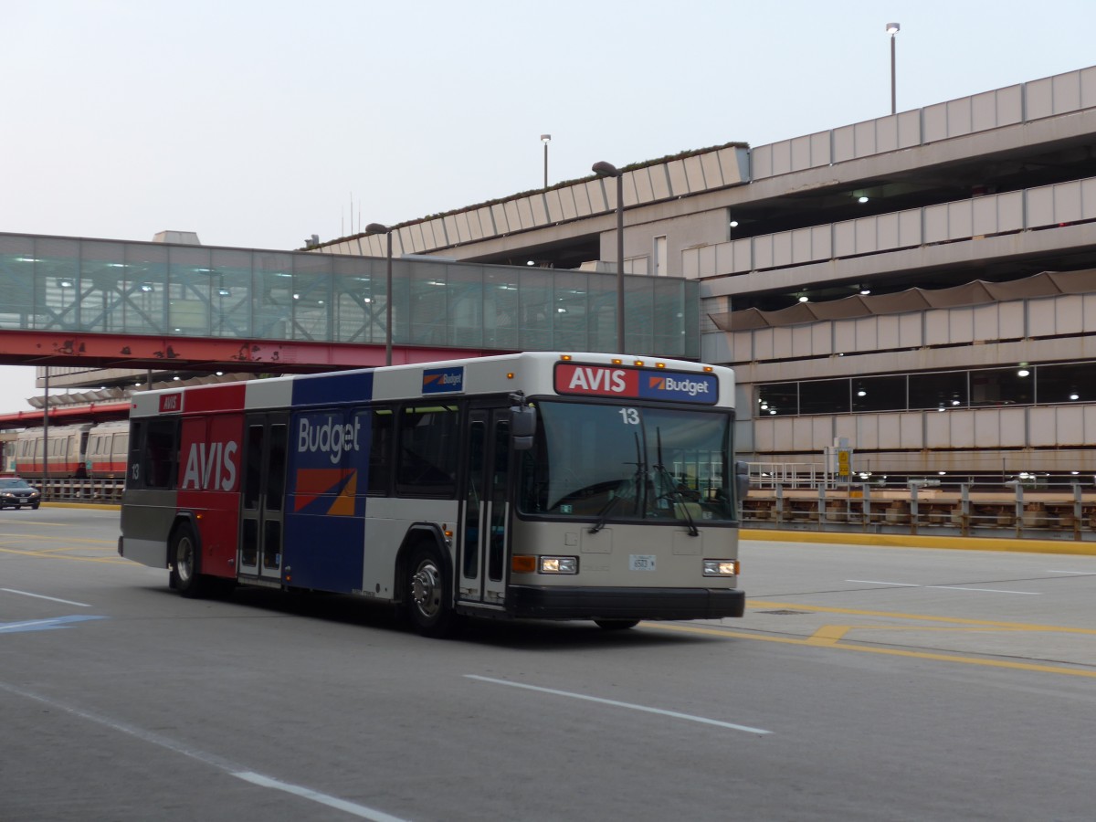 (153'282) - AVIS-Budget, Chicago - Nr. 13/6573 N - Gillig am 19. Juli 2014 in Chicago, Airport O'Hare