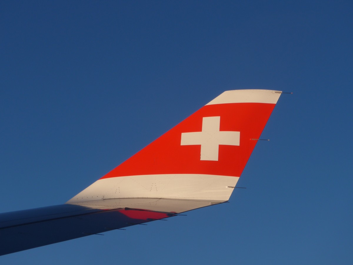 (153'447) - Sonnenaufgang am Flgel der Swiss am 21. Juli 2014