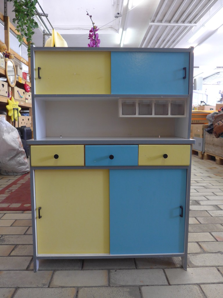(153'508) - Kinder Kchenschrnkli aus den 60er Jahren am 31. Juli 2014 im BrockiShop