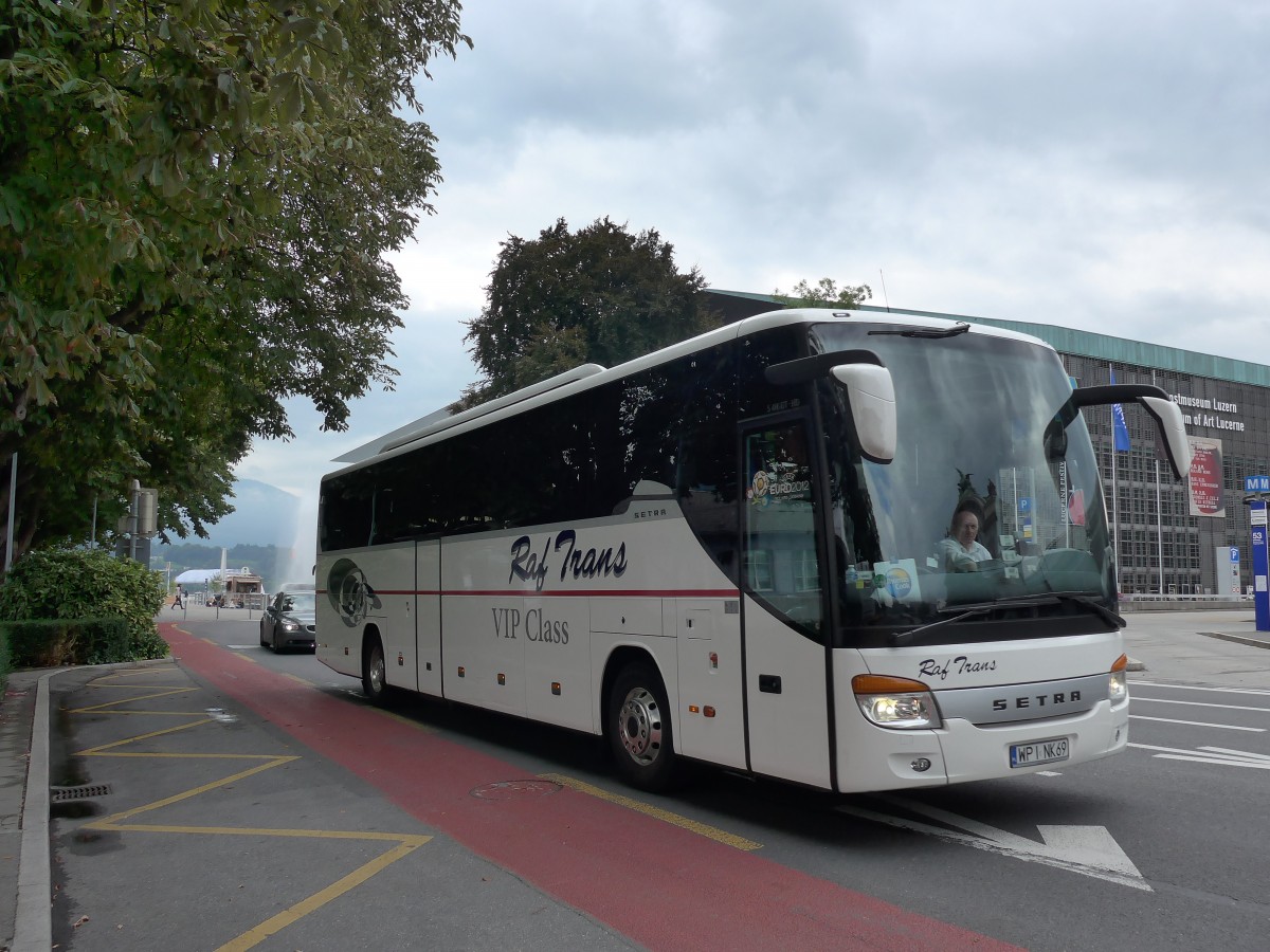 (154'069) - Raf Trans, Warszawa - WPI NK69 - Setra am 19. August 2014 beim Bahnhof Luzern 