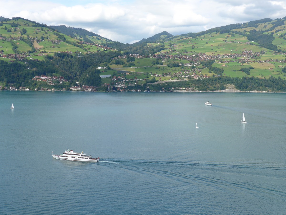 (154'433) - Motorschiff Beatus + Dampfschiff Blmlisalp am 24. August 2014 auf dem Thunersee vom Spiezberg aus
