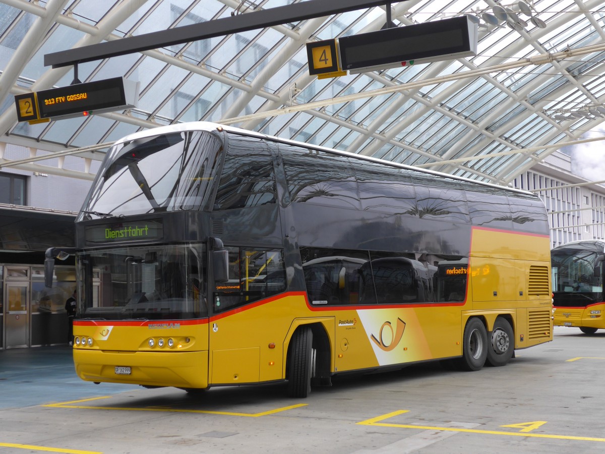 (154'918) - PostAuto Graubnden - GR 162'999 - Neoplan am 13. September 2014 in Chur, Postautostation