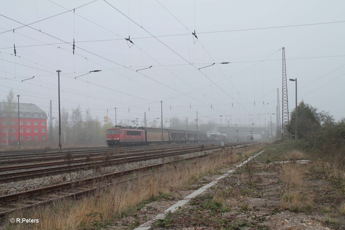 155 068-0 fährt in Leipzig Schönefeld mit einem gemischten Güterzug ein. 29.03.14