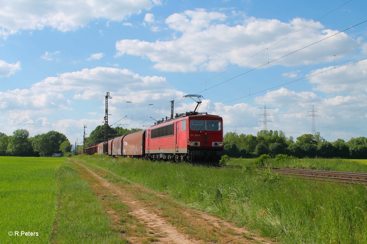 155 212-4 zieht bei der Netztrennstelle bei Bischofsheim einen gemischten Gterzug. 15.05.15