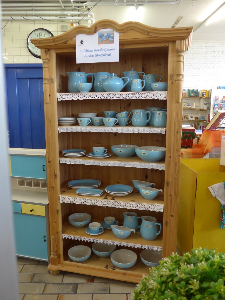 (155'367) - Hellblaues Rssler-Geschirr am 25. September 2014 im BrockiShop