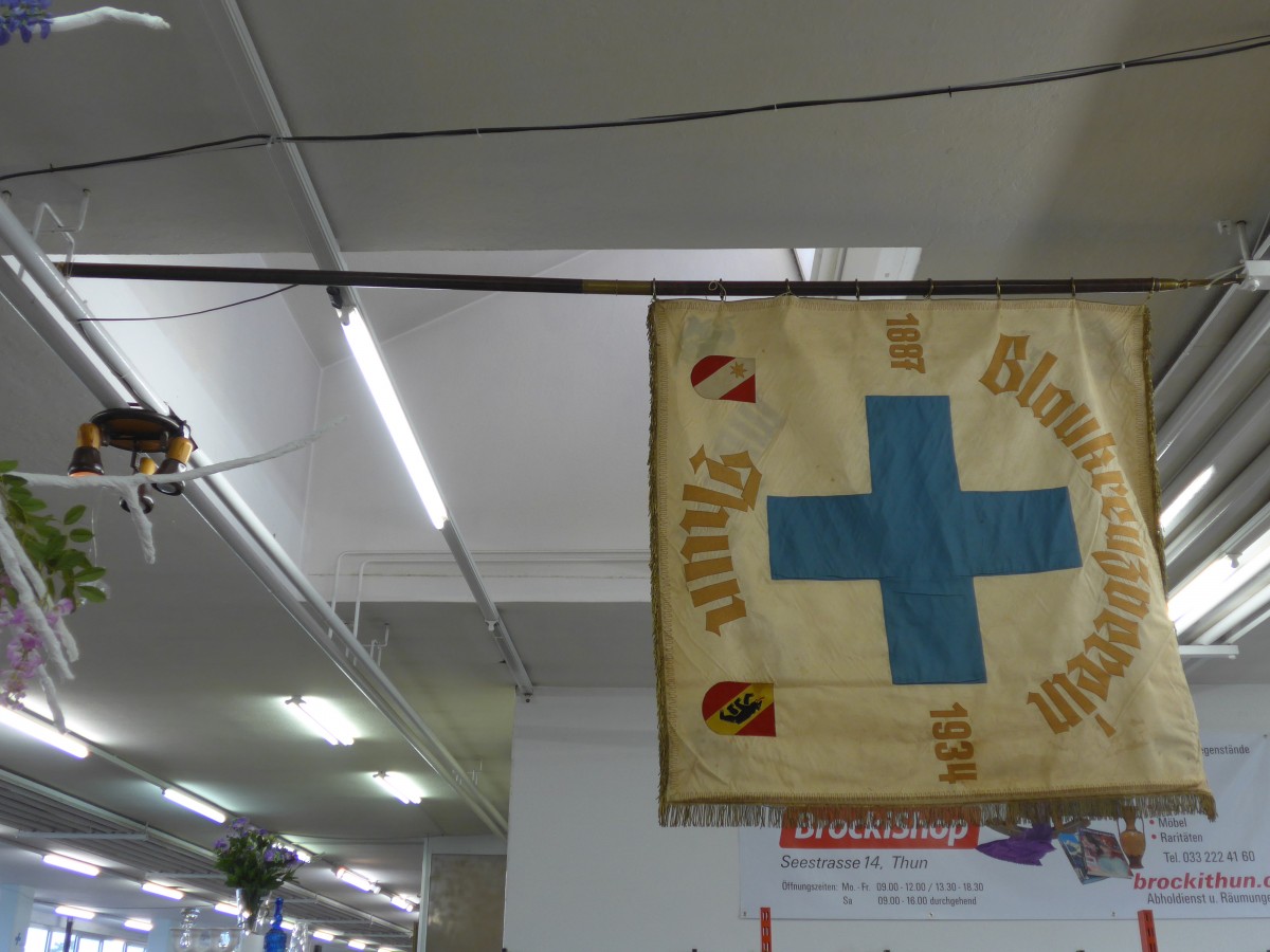 (155'426) - Alte Fahne vom Blaukreuzverein Thun am 1. Oktober 2014 im BrockiShop