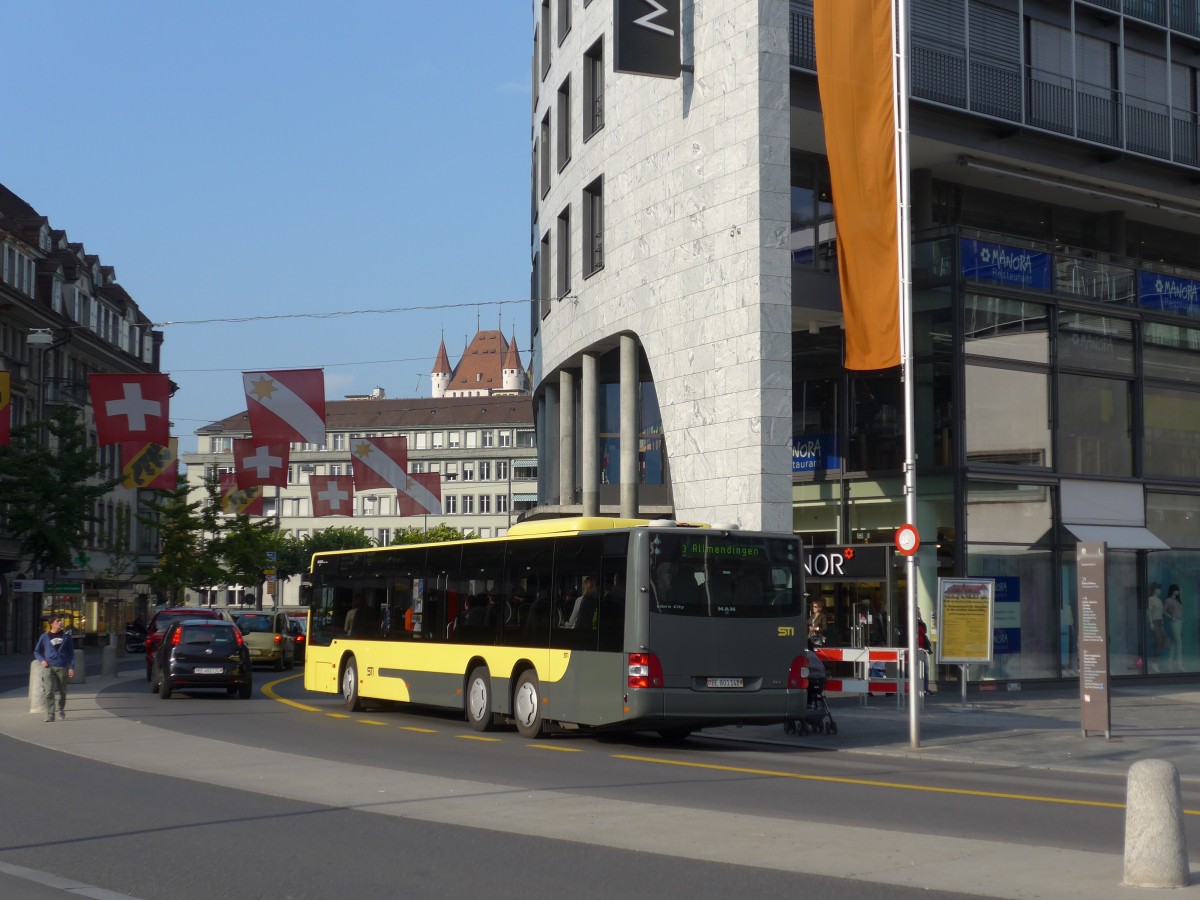 (155'457) - STI Thun - Nr. 148/BE 801'148 - MAN am 4. Oktober 2014 beim Bahnhof Thun