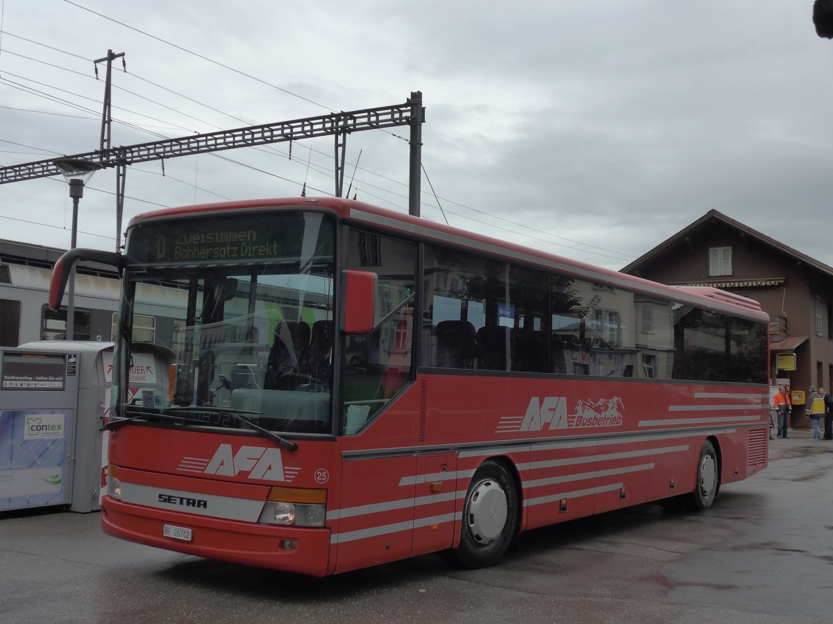 (155'716) - AFA Adelboden - Nr. 25/BE 26'702 - Setra (ex Nr. 12) am 13. Oktober 2014 beim Bahnhof Wimmis