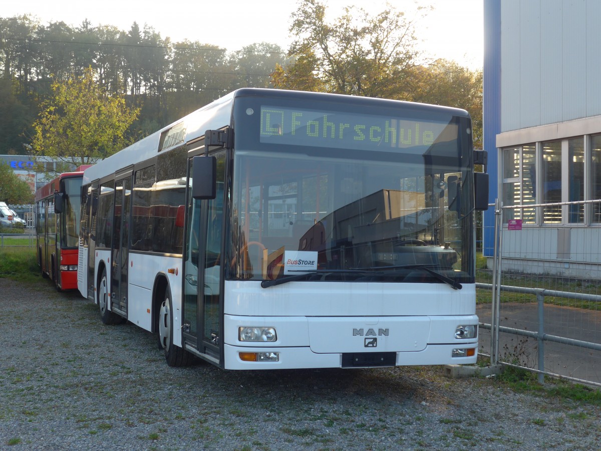 (156'320) - EvoBus, Kloten - MAN am 28. Oktober 2014 in Kloten, EvoBus