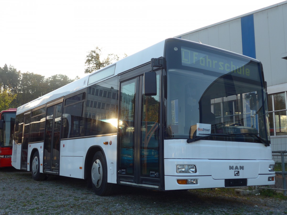 (156'321) - EvoBus, Kloten - MAN am 28. Oktober 2014 in Kloten, EvoBus