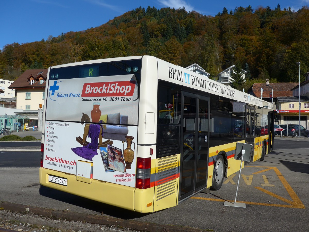 (156'415) - STI Thun - Nr. 97/BE 577'097 - MAN am 1. November 2014 beim Bahnhof Heimberg