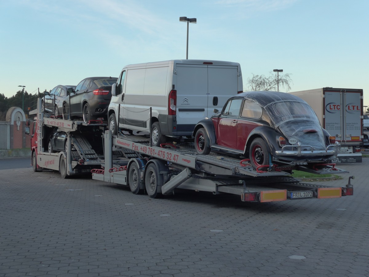 (156'595) - VW-Kfer auf einem Autotransporter am 17. November 2014 in Essel, Rasthof Allertal Ost