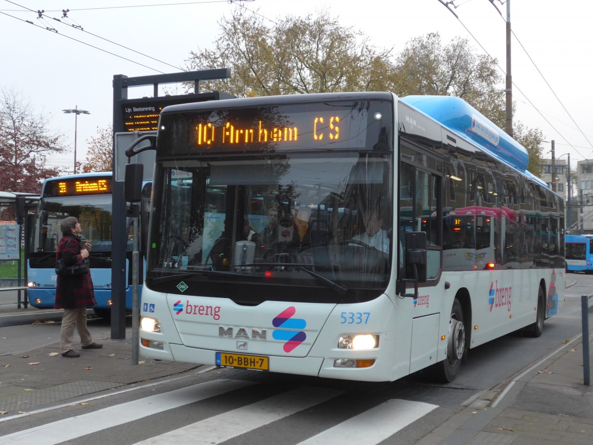 (157'000) - Breng, Ijsselmuiden - Nr. 5337/10-BBH-7 - MAN am 20. November 2014 in Arnheim, Willemsplein