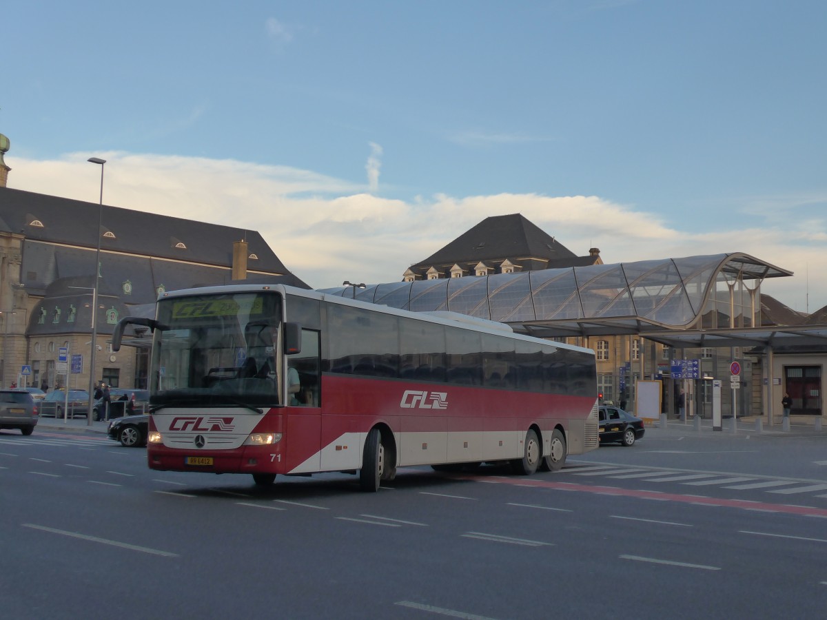 (157'416) - CFL Luxembourg - Nr. 71/RR 6412 - Mercedes am 22. November 2014 beim Bahnhof Luxembourg