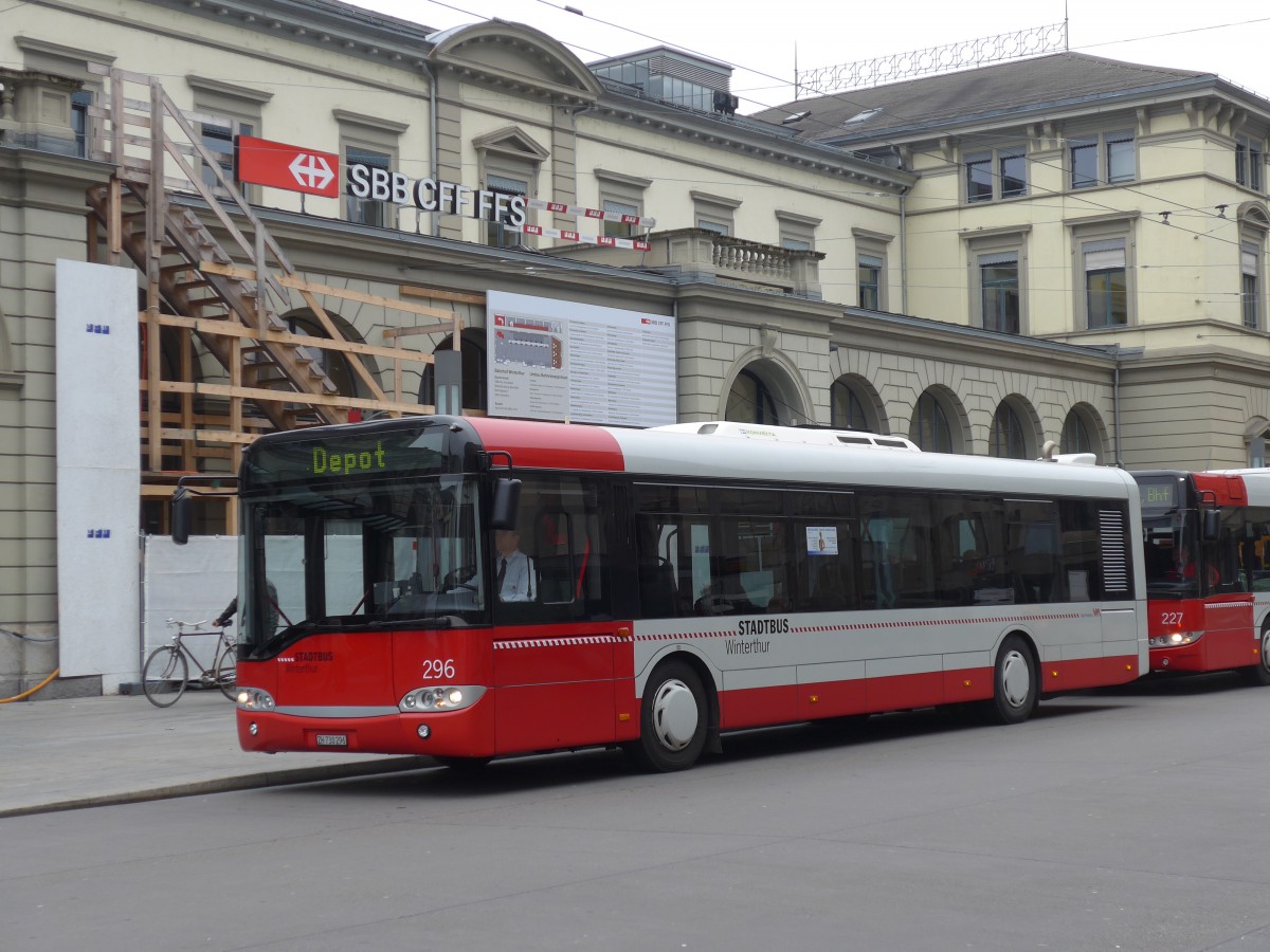 (157'530) - SW Winterthur - Nr. 296/ZH 730'296 - Solaris am 26. November 2014 beim Hauptbahnhof Winterthur