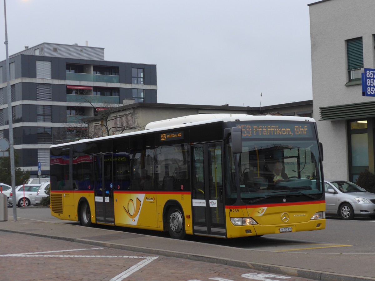 (157'547) - Ryffel, Uster - Nr. 239(42)/ZH 742'809 - Mercedes am 26. November 2014 beim Bahnhof Wetzikon